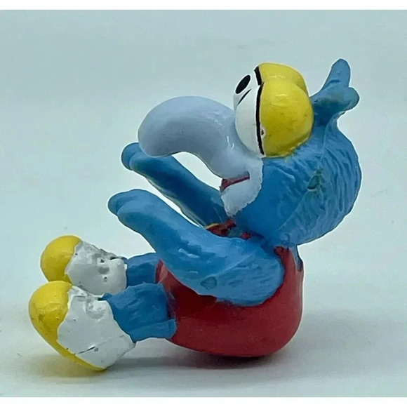 Gonzo Vintage 1986 Muppet Babies Figure Baby PVC Sitting Figurine Blue Red 1.75" - Picture 4 of 6